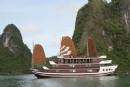 TOURISTS IN Bhaya Cruise